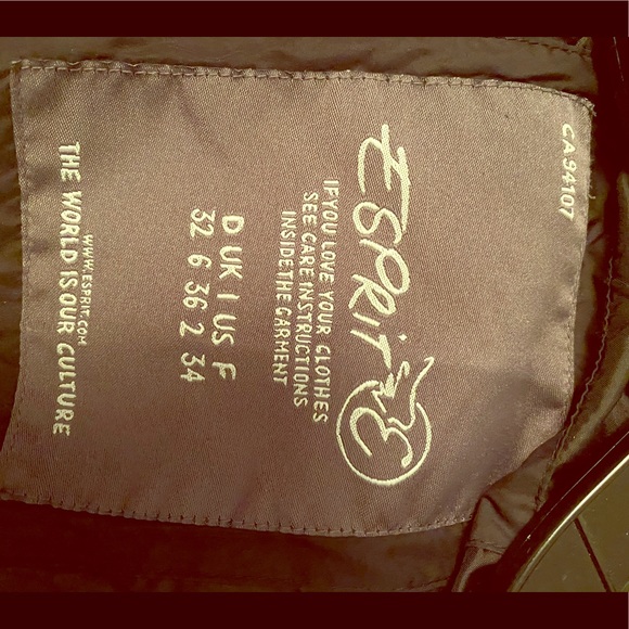 There is a little fade at the wrist sides. - Picture 1 of 4